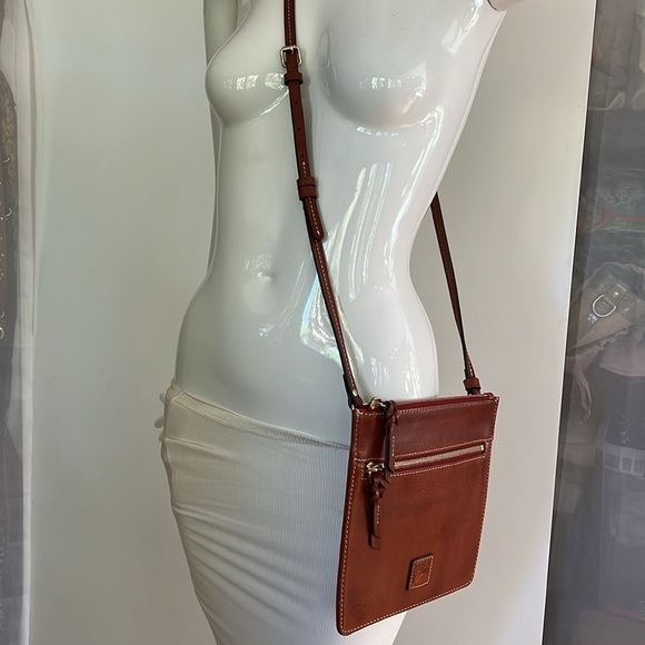 Dooney and Bourke Florentine Brown Leather Flat Zip Top Crossbody Bag - Picture 5 of 11